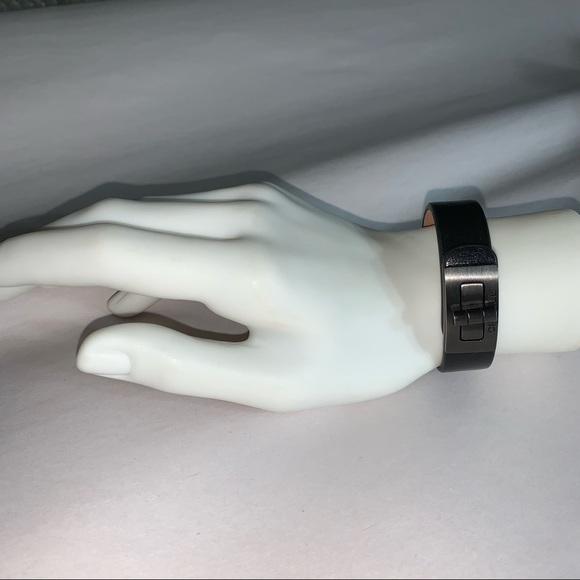 CHANEL re-issue black Mademoiselle Turn-lock CUFF BRACELET - Picture 14 of 16